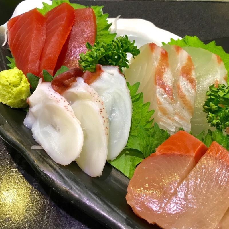 刺身の盛り合わせ(お食事処 なんとか )