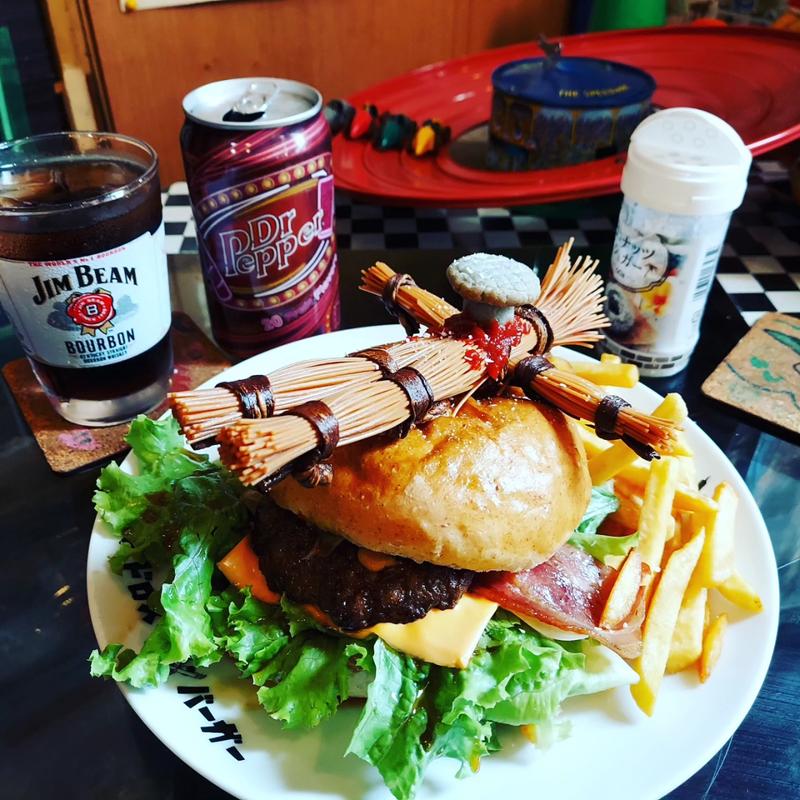 藁人形ベーコンチーズバーガー
(PEDRO'S BURGER)