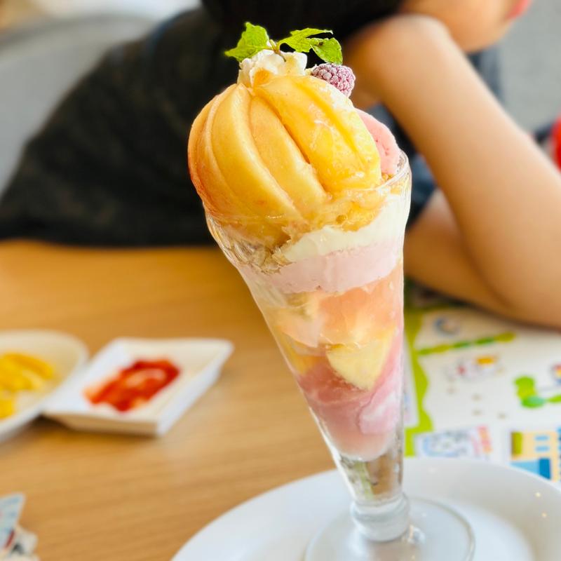 フレッシュ桃のザ・サンデー(デニーズ 茅ヶ崎海岸店 )