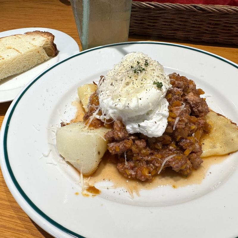 ボロネーゼとポーチドエッグのセイボリークレープ(oliver)