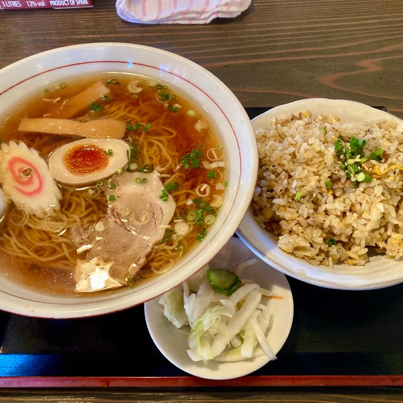 醤油ラーメン 半チャーハン(アジアン食堂たかよし)