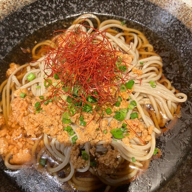 ぶっかけピリ辛肉そば(蕎麦切り くろ)