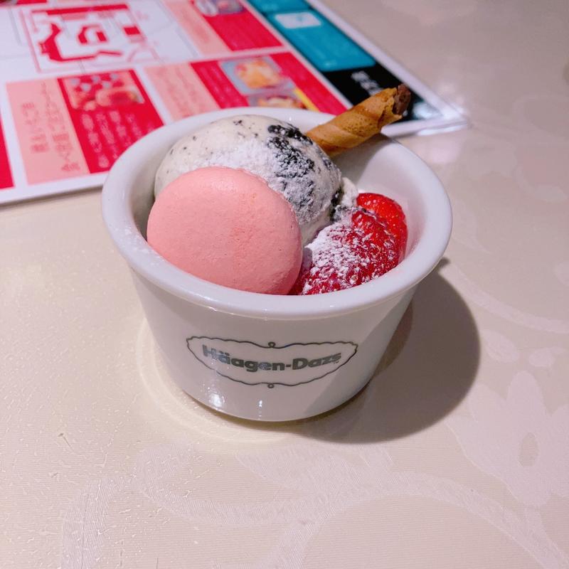 ハーゲンダッツ クッキー&クリームといちごのトライフル(ビタースイーツ・ビュッフェ ルミネエスト新宿店)