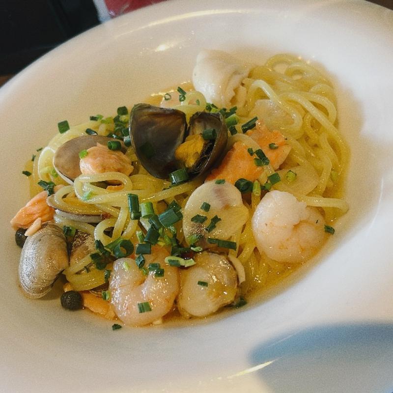 新鮮魚介たっぷりペペロンチーノ(Haleiwa cafe (ハレイワカフェ） 京都桂店)