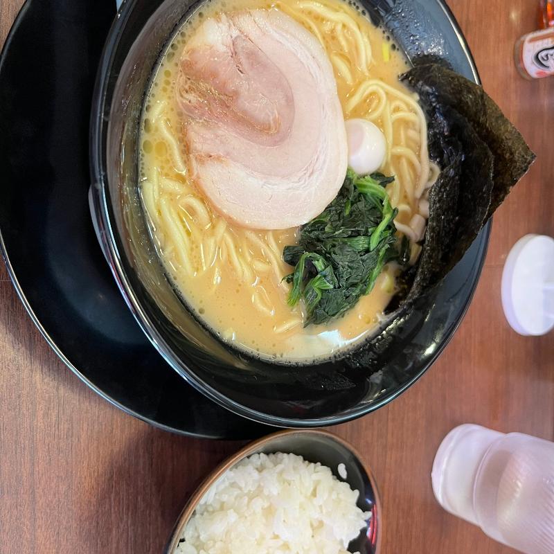 醤油ラーメン(横浜家系ラーメン 石神井商店 （シャクジイショウテン）)