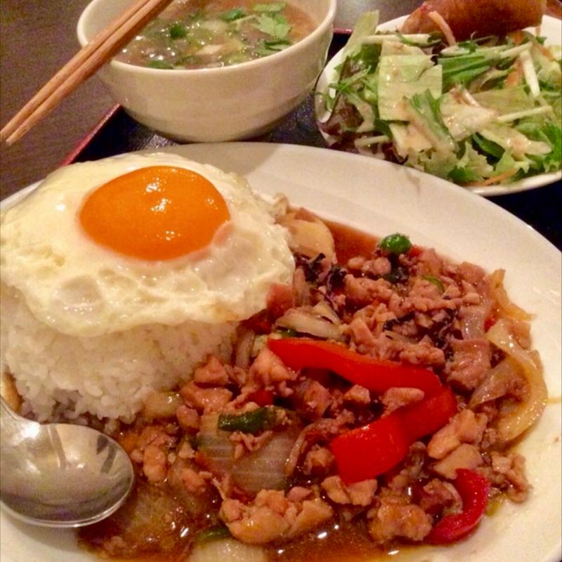 ランチ(パッ・ガパオ)(サワッディー Sawas Dee สวัสดี)