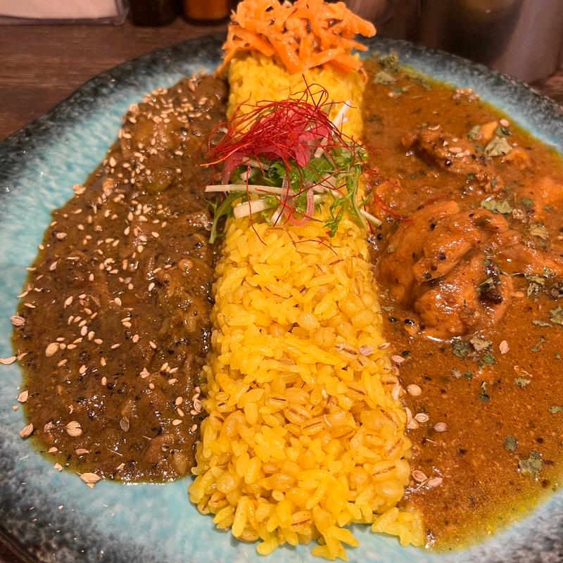 2種盛(スパイシーカリーハウス半月)