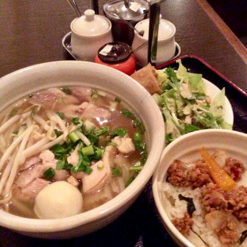 ランチ(フォー)(サワッディー Sawas Dee สวัสดี)