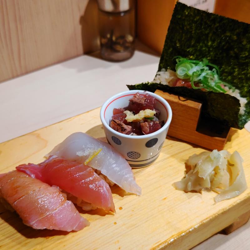 貝煮干し魚介ラーメン＋赤酢握り5貫(すごい煮干ラーメン野毛 すし 釣りきん)