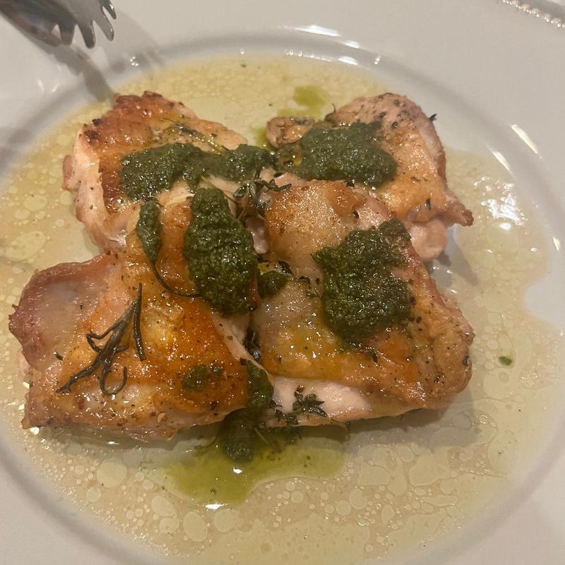 道産鶏モモのソテー香草焼き(オステリアベーネ （Osteria Bene）)