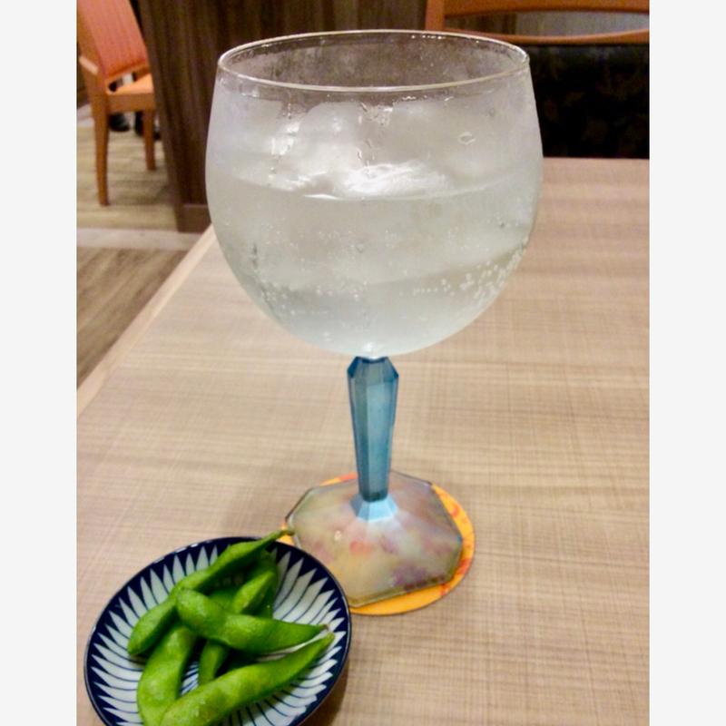 ボンベイサファイヤ・ジントニック(枝豆付き)(ロンフービストロ KITTE名古屋店)