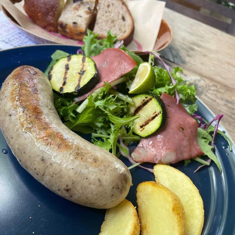 BIGソーセージ&TOLOパン盛り合わせ( TOLO COFFE&BAKERY(トロ コーヒーアンドベーカリー))