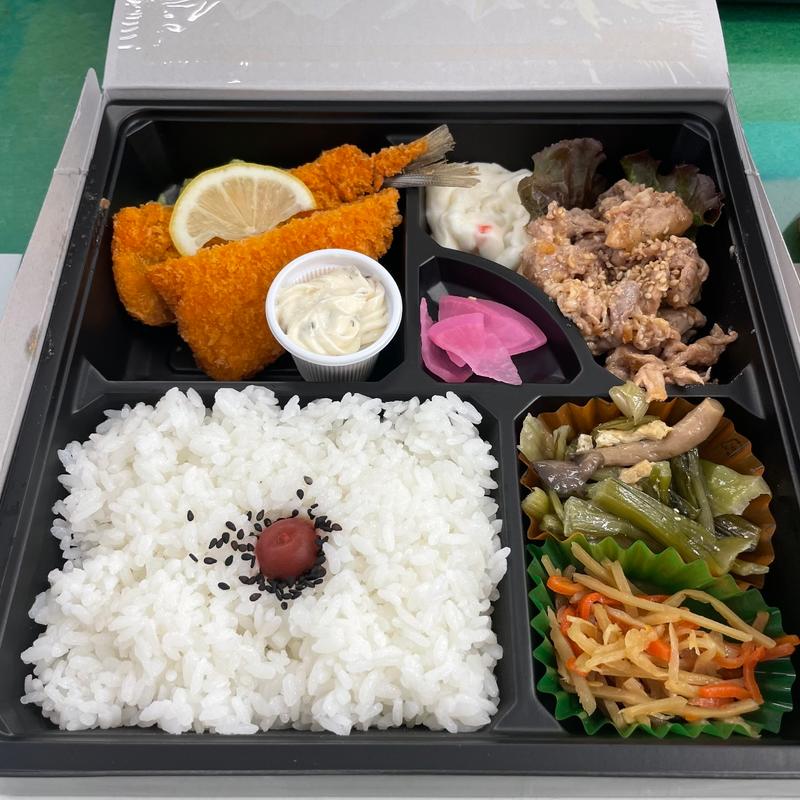 豚の生姜焼きとアジフライ弁当(尾張 清流亭 守山支店)