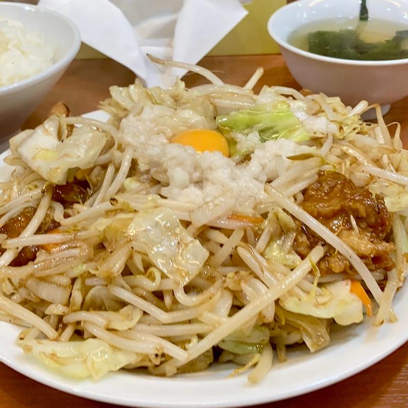肉野菜炒め定食+生卵(肉野菜炒め ベジ郎 なんば店)
