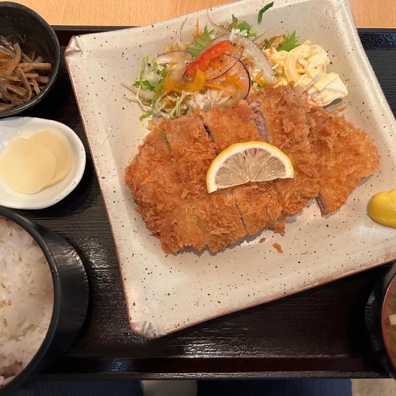 国産ロースとんかつ（週替わりランチ）(食幸房しゅう )