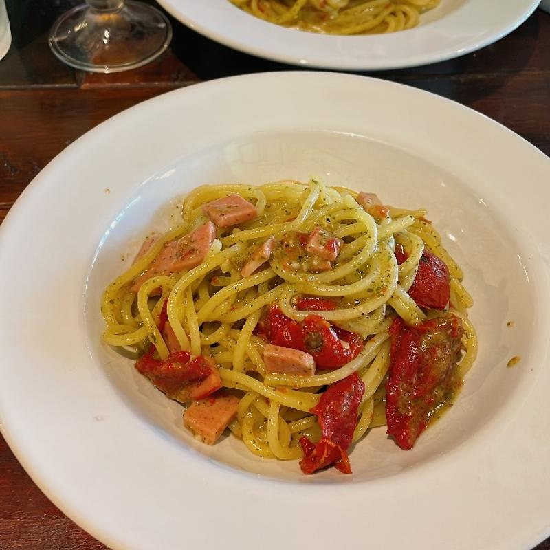 モルタデッラとドライトマトのジェノベーゼ(cafe bar WIRED 塚口店)