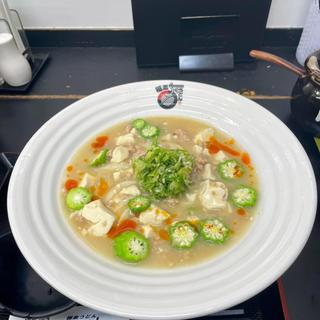 冷やし白麻婆うどん(極楽うどん　TKU （ティーケーユー）)