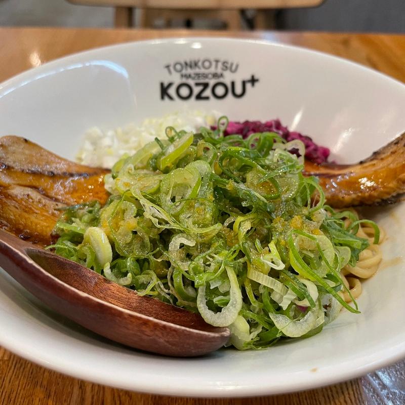 KING PORKネギ塩まぜそば(豚骨まぜそば KOZOU+ 本町店)