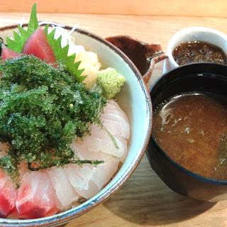 県産魚100%海ぶどう海鮮丼(海邦丸 )