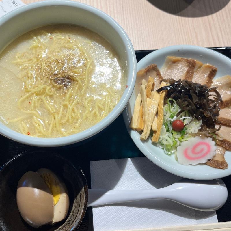 特製とろ肉塩ラーメン　卵トッピング(らーめん山頭火 旭川空港店)