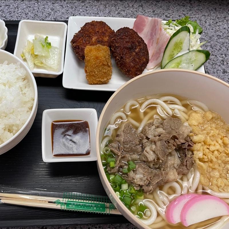 黄まぐれランチB＋肉うどん(うどん 黄まぐれ)
