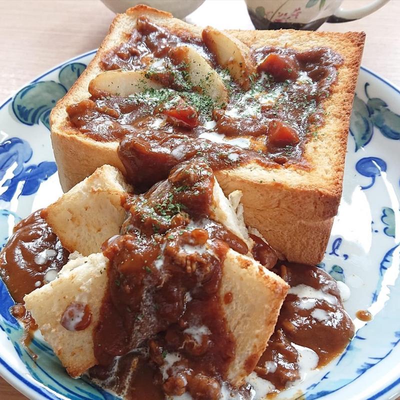厚切りトーストの器でたべるまろやかビーフシチュー(LUNA CAFE ORGANIC)