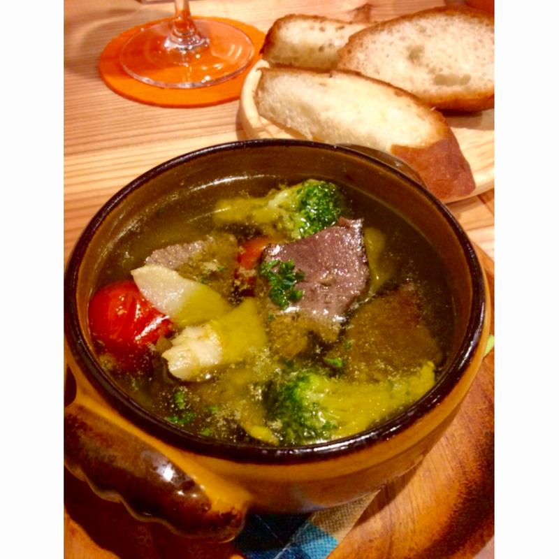 肉アヒージョ(肉焼屋ワイン部 ジャストMEAT  （ニクヤキヤワインブ ジャストミート）)