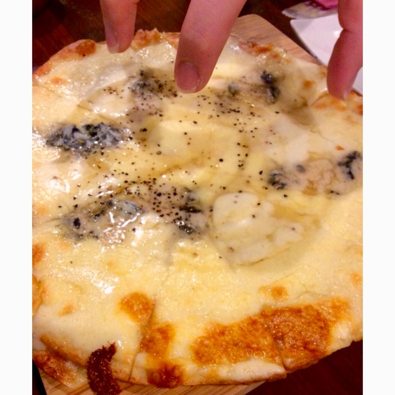 ハニーチーズピザ(肉焼屋ワイン部 ジャストMEAT  （ニクヤキヤワインブ ジャストミート）)