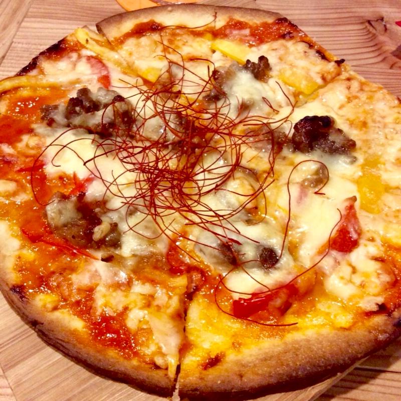 コチュジャンソースのプルコギピザ(肉焼屋ワイン部 ジャストMEAT  （ニクヤキヤワインブ ジャストミート）)