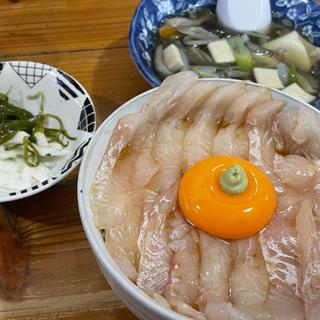 平目漬丼せんべい汁セット(みなと食堂 (みなとしょくどう))