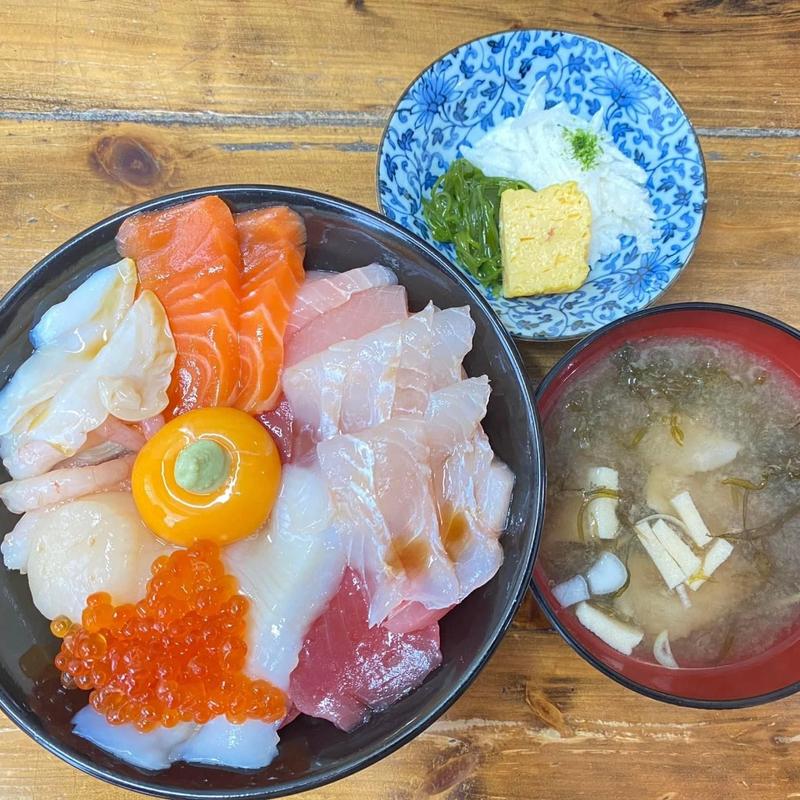 漁師の漬け丼(みなと食堂 （みなとしょくどう）)