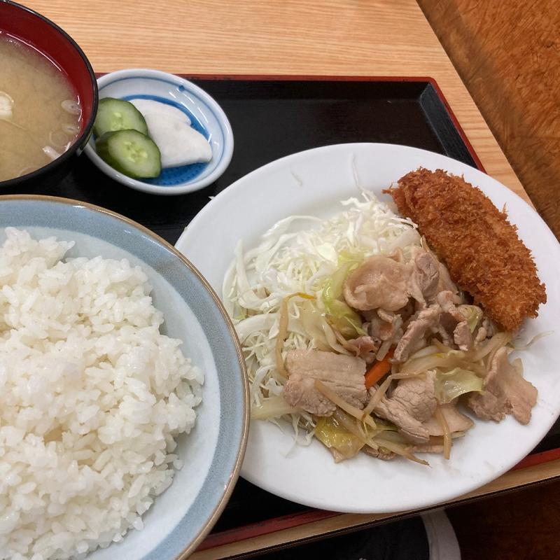 肉野菜炒めとハムかつフランクフライ（日替わり）(味のふたば)