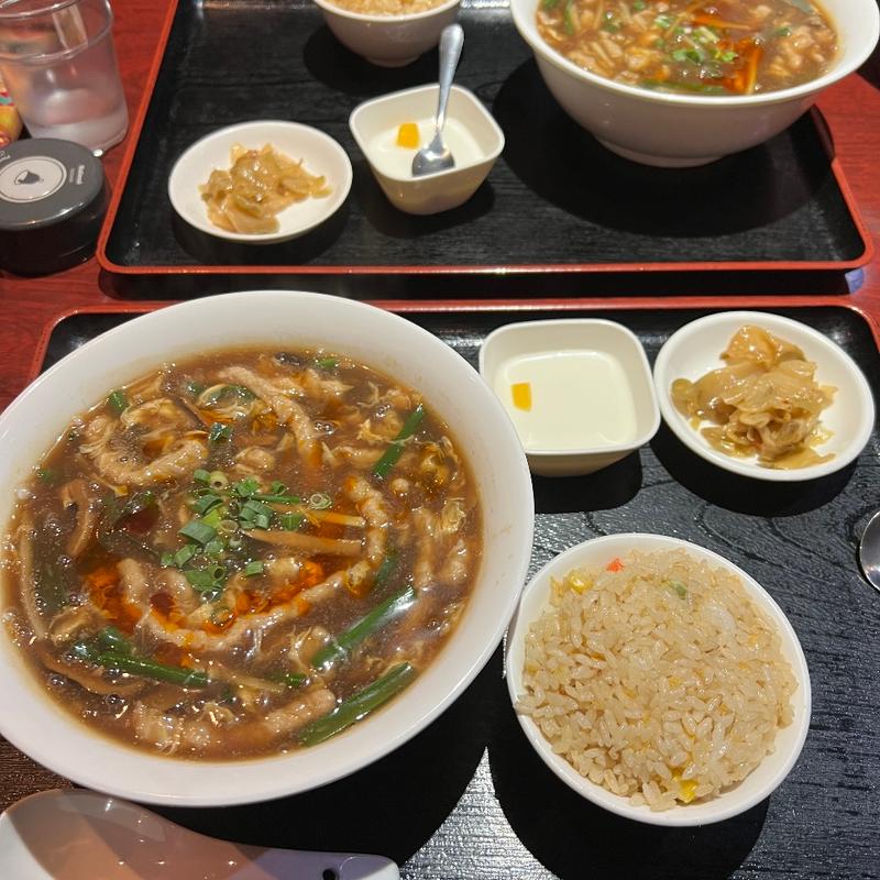 酸辣湯麺　半チャーハンセット(青蓮 日本大通り店)