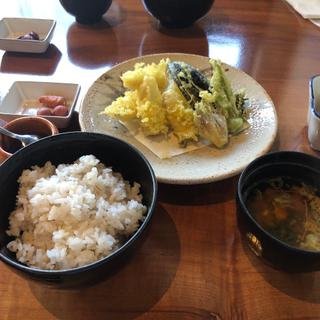 フグと夏野菜の天ぷら定食