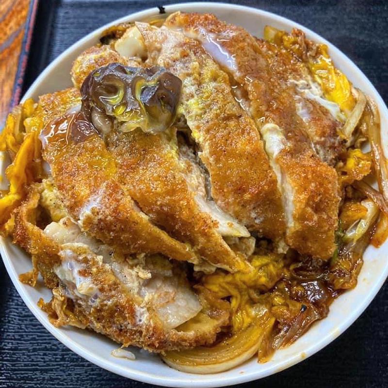 煮込みかつ丼(中華飯店 利喜)