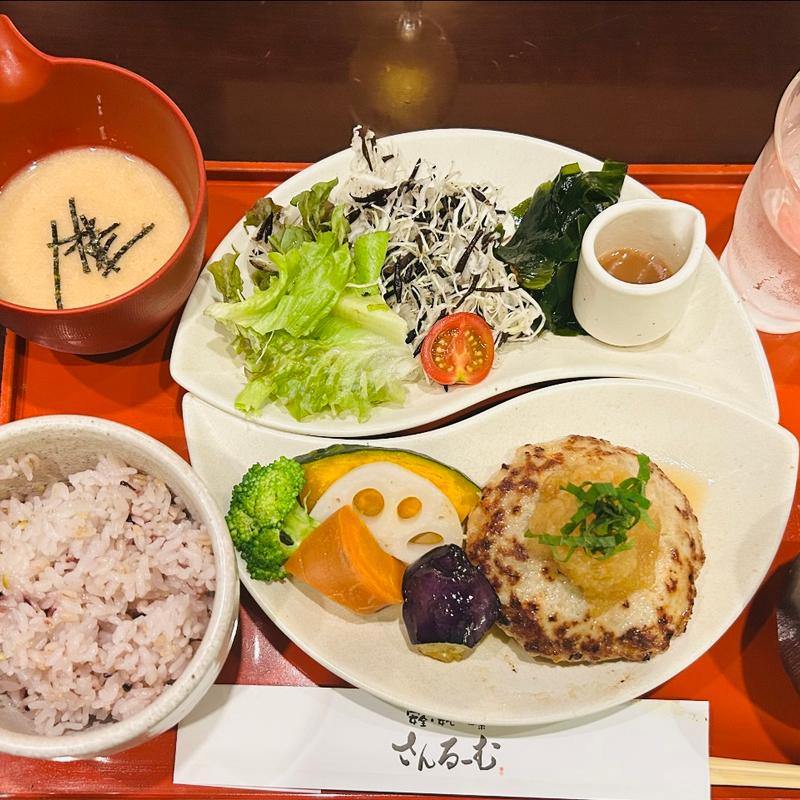 和風蓮根ハンバーグ　さっぱりおろしポン酢(さんるーむ 新宿サブナード店)