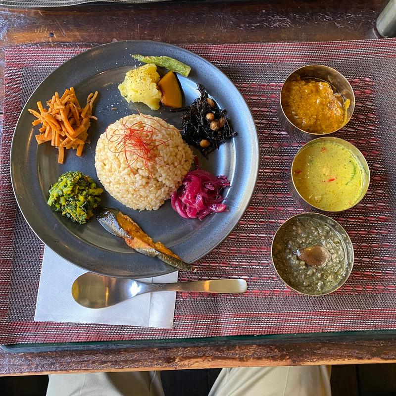 3種のあいがけカレー(ひこぽぽ)