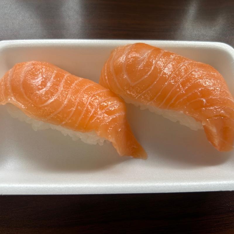 サーモン（二貫）(高知のマグロとカツオ タカシン水産 築地店)