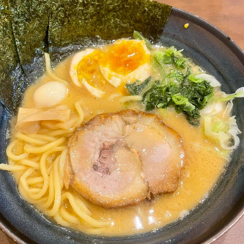 醤油豚骨味玉ラーメン（並）(横浜家系ラーメン松壱家 平塚店)