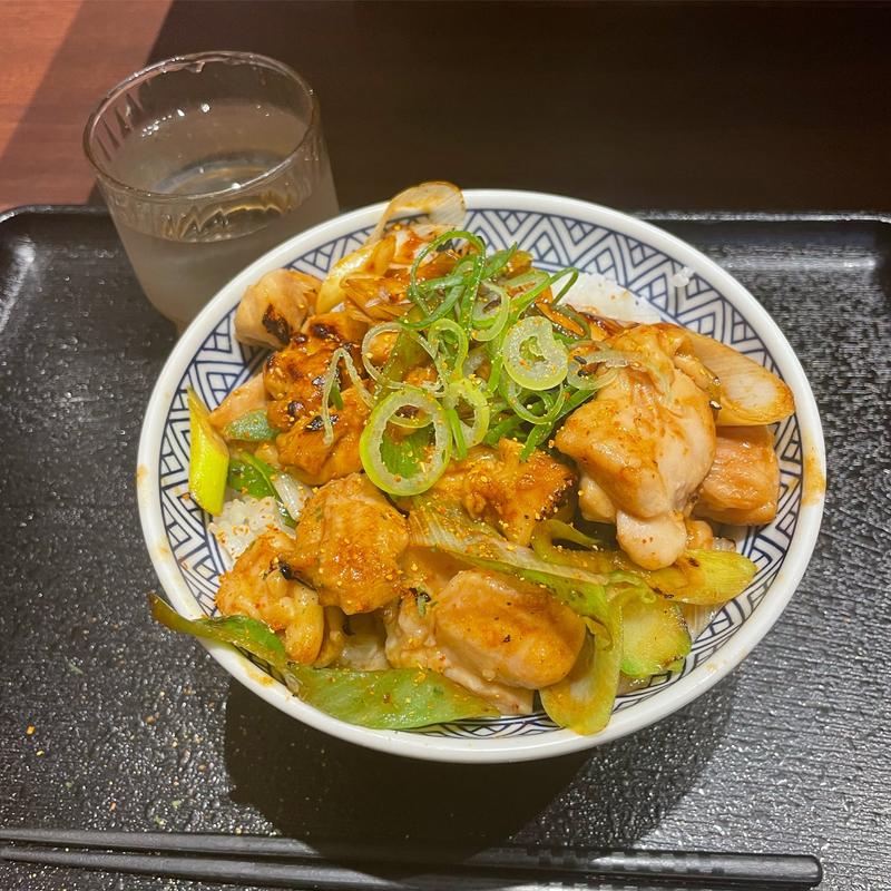 焦がしねぎ焼鳥丼(吉野家 豊洲店)