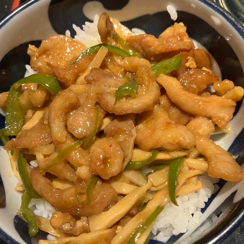 チンジャオロース丼(蕎麦切り くろ)