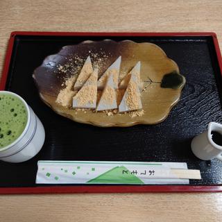 くずもちとお茶(田口屋菓子舗)