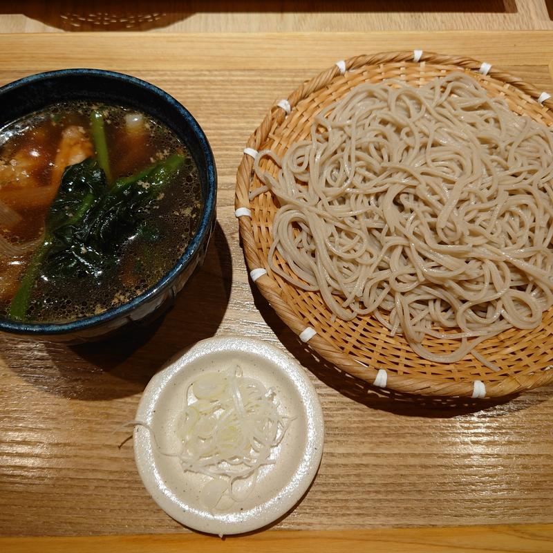 さつま赤鶏と菜の花のつけ汁そば(手打ちそば そばしき 紀尾井町店)