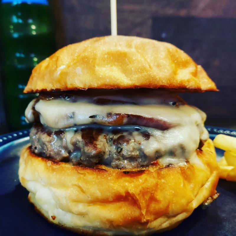 ショルダーベーコンとペッパージャックのミルフィーユバーガー(Kokopelli)