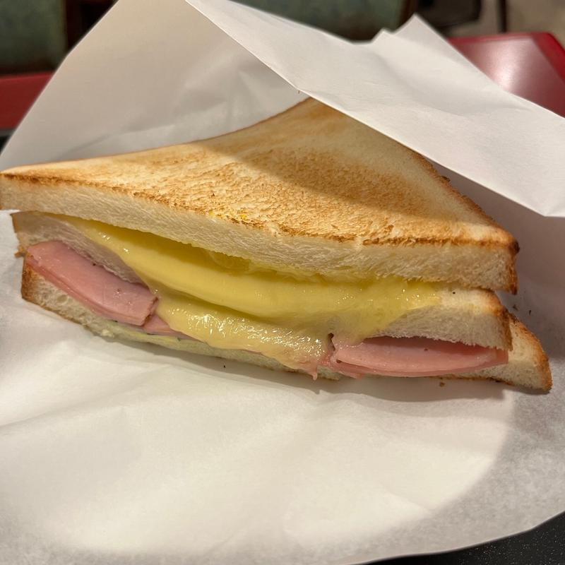 トーストサンド　とろ～りチーズ＆ハム　～モッツァレラチーズ～(カフェ・ベローチェ 関内駅前店)