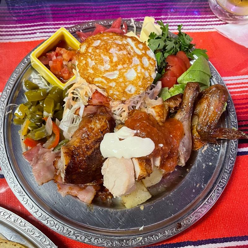 回転鶏バブル盛り（トッピング9種盛）(墨国回転鶏料理 福島店 )