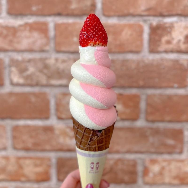 苺ミルキーソフト (赤塚製氷 弘水)