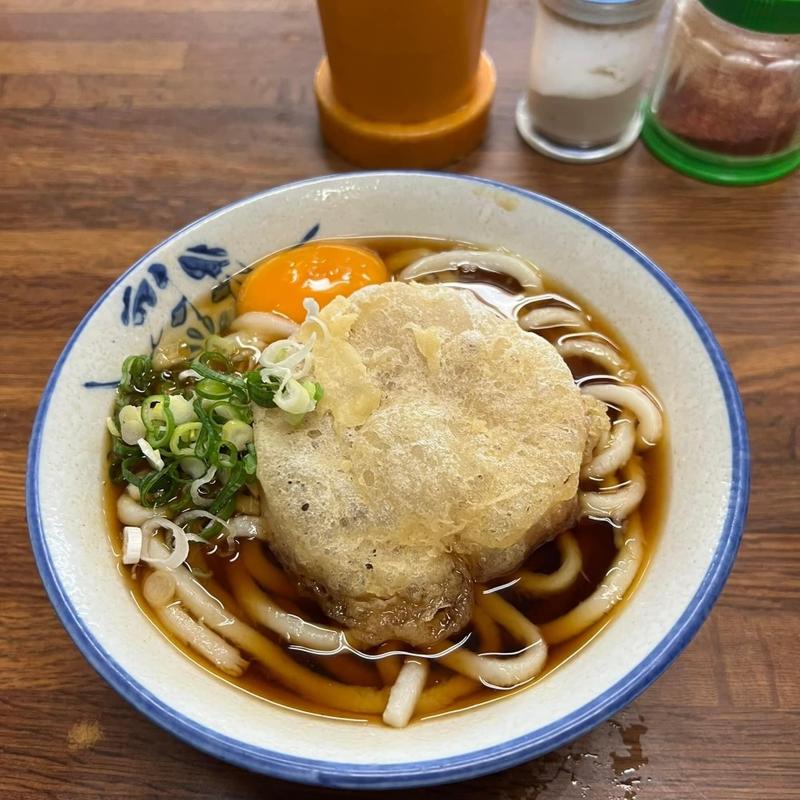 うどん大 天ぷらハム 生たまご(玉麺 佳津屋)