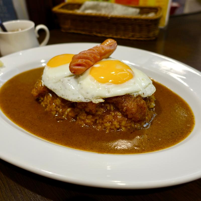 カツカレー（ウインナー付き）+目玉焼き(東インドカリー)