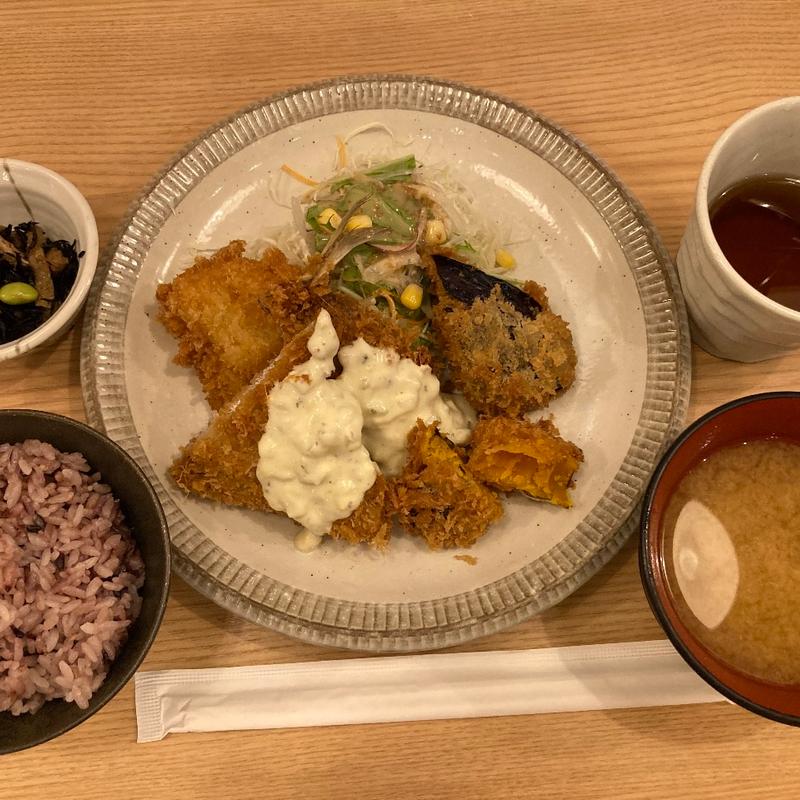 アジとキスのミックスフライわさびタルタル(手しおごはん玄 新宿南口店)